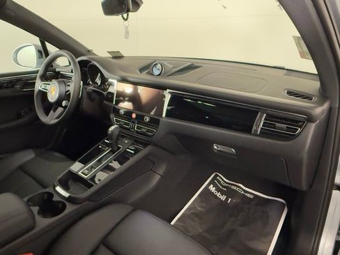 New 2026 Porsche Macan image 19