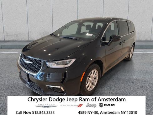 Used 2026 Chrysler Pacifica Select image 1