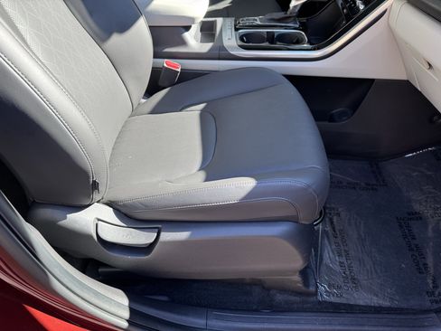 Used 2024 Kia Carnival EX image 27