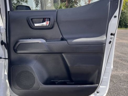 Used 2019 Toyota Tacoma TRD Sport RWD image 18