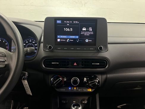 Used 2023 Hyundai Kona SE image 19