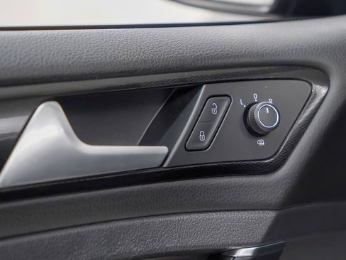 Used 2016 Volkswagen GTI SE image 20