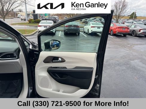 Used 2018 Chrysler Pacifica Touring-L w/ Premium Audio Group image 56