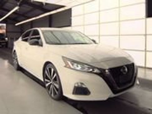 Used 2019 Nissan Altima 2.5 SR FWD image 3