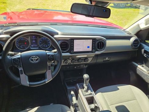 Used 2021 Toyota Tacoma SR5 AWD/4WD image 23
