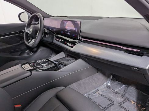 Certified 2024 BMW 530i w/ M Sport Package image 33