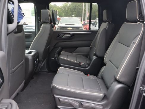 New 2026 Chevrolet Suburban Premier AWD/4WD image 28