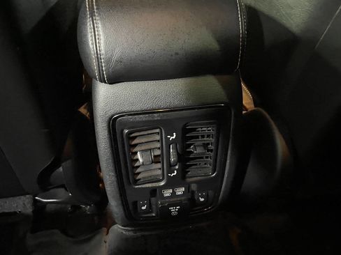 Used 2018 Dodge Durango SRT image 25