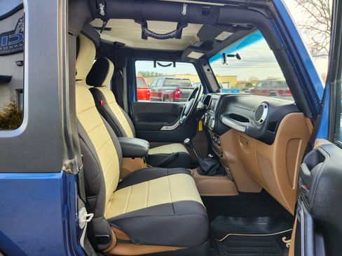 Used 2012 Jeep Wrangler Rubicon w/ Dual Top Group image 41