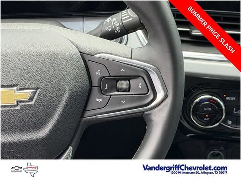 Certified 2025 Chevrolet Trax LT w/ Driver Confidence Package FWD image 14
