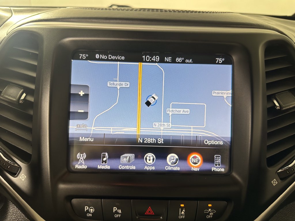 Used 2017 Jeep Cherokee Overland w/ Technology Group AWD/4WD image 33