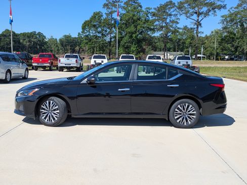 Used 2025 Nissan Altima 2.5 SV AWD/4WD image 5