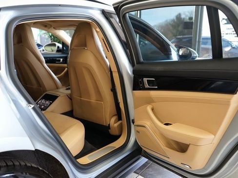 Used 2019 Porsche Panamera 4 image 57