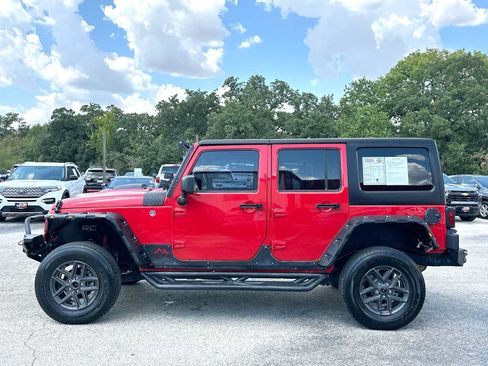 Used 2017 Jeep Wrangler Unlimited Sahara AWD/4WD image 12