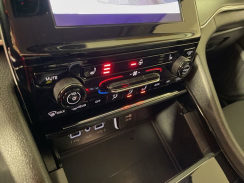 Used 2023 Jeep Grand Cherokee L Laredo w/ Luxury Tech Group I image 33