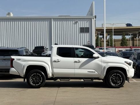 Used 2024 Toyota Tacoma TRD Sport AWD/4WD image 3