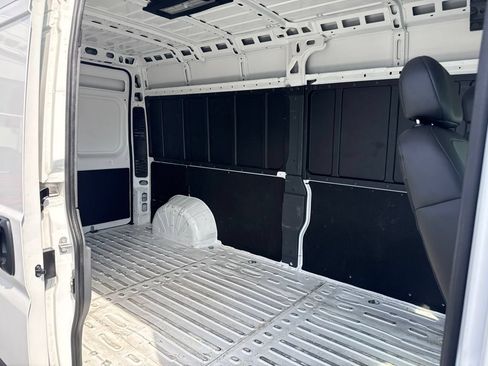 Used 2025 RAM ProMaster 2500 w/ Convenience Group FWD image 12
