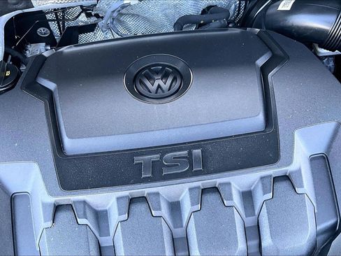 Used 2022 Volkswagen Tiguan SE image 31
