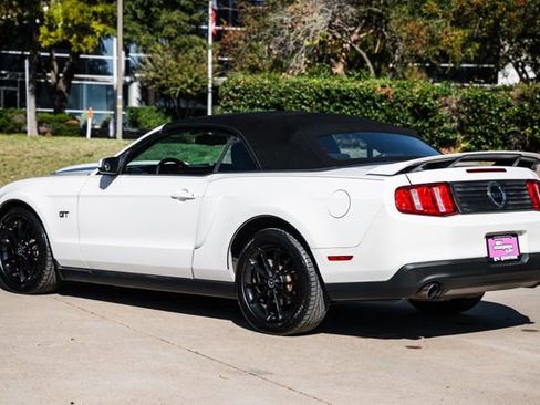 Used 2010 Ford Mustang GT Premium image 31