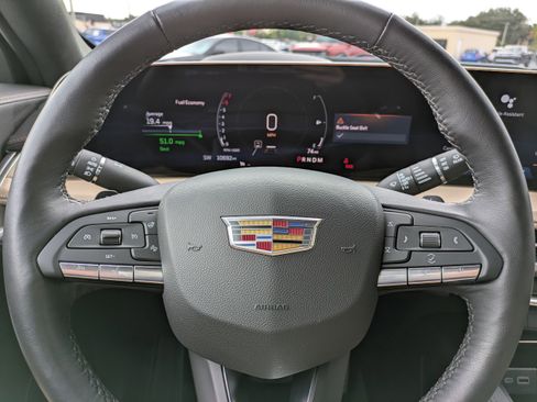 Used 2025 Cadillac XT4 Premium Luxury w/ Technology Package image 25