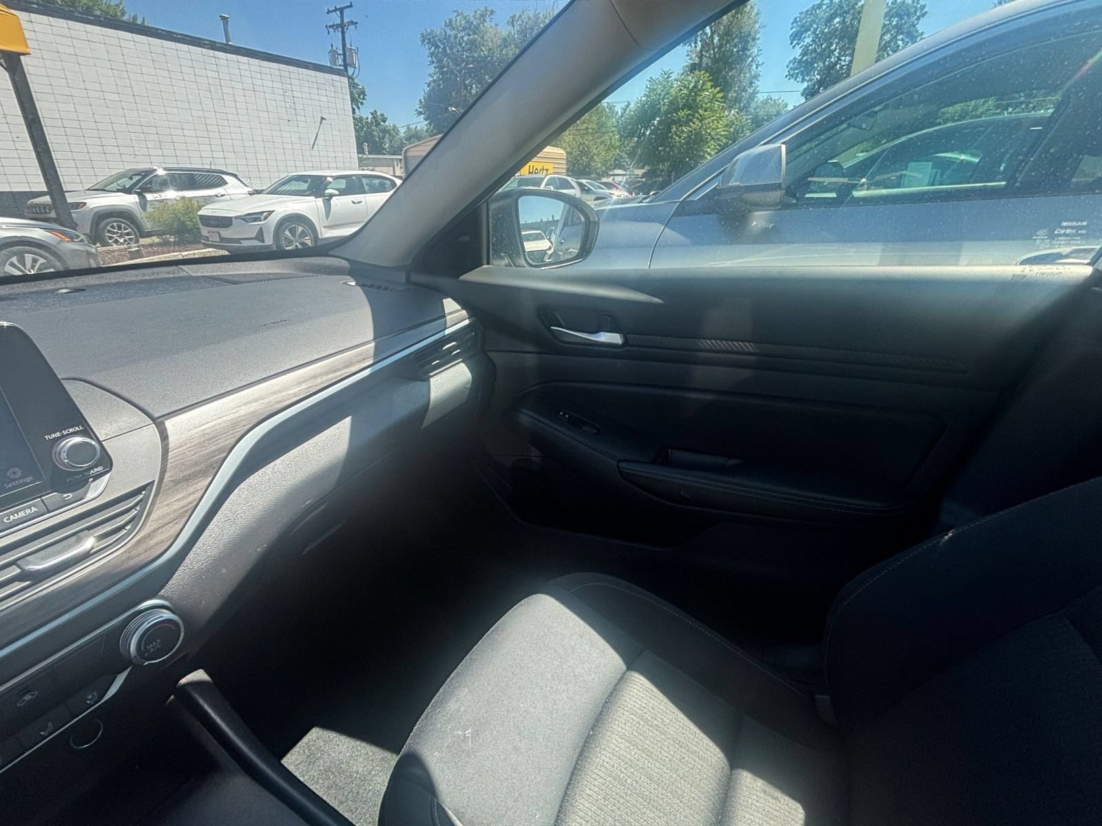 Used 2025 Nissan Altima 2.5 SV FWD image 32