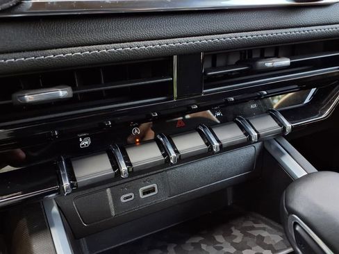 Used 2023 Chevrolet Colorado LT w/ LT Convenience Package image 10