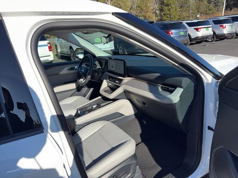 New 2026 Ford Explorer Active w/ Active Comfort Package image 10