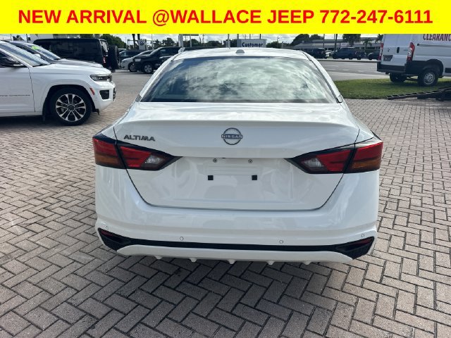 Used 2025 Nissan Altima 2.5 SV FWD image 8
