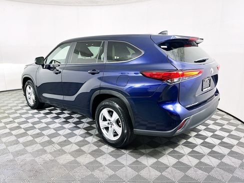 Used 2023 Toyota Highlander L image 5