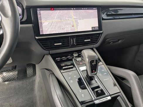 Used 2019 Porsche Cayenne E-Hybrid w/ Premium Package image 15