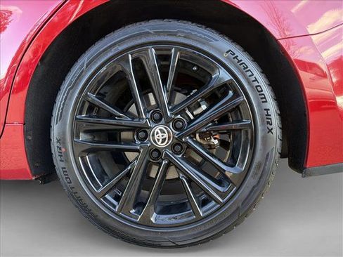 Used 2025 Toyota Camry SE image 9