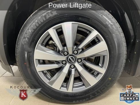 Used 2024 Nissan Pathfinder SL w/ Black Appearance Package AWD/4WD image 8