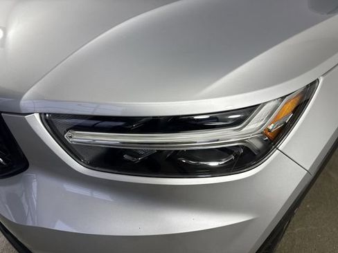 Used 2019 Volvo XC40 T5 R-Design image 28