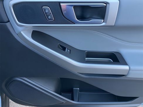 Used 2022 Ford Explorer XLT w/ Equipment Group 202A image 51