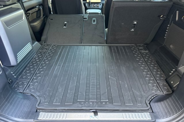 New 2026 Land Rover Defender 110 AWD/4WD image 14