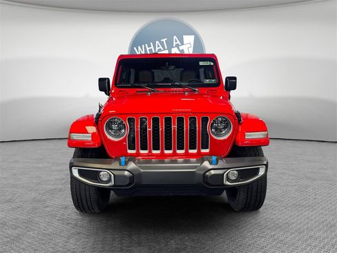 Used 2023 Jeep Wrangler Unlimited Sahara w/ Cold Weather Group image 9