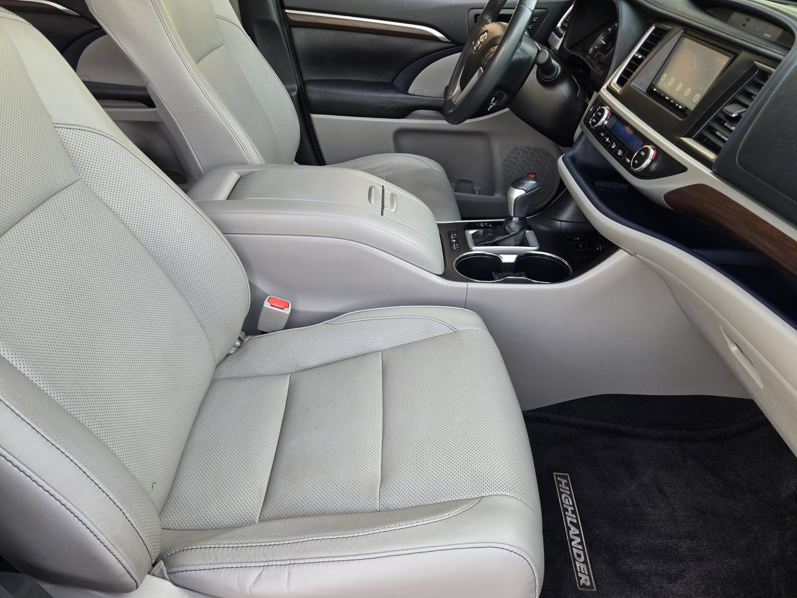 Used 2016 Toyota Highlander Limited FWD image 14