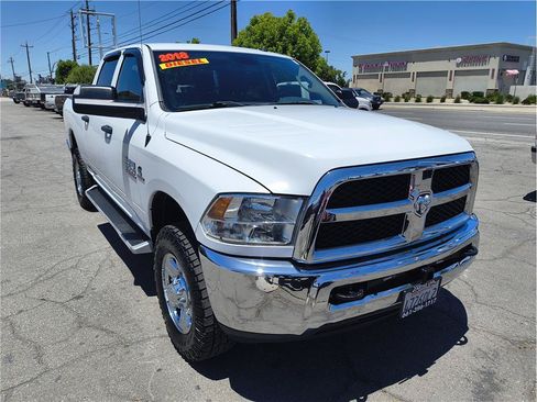 Used 2018 RAM 2500 Tradesman w/ Chrome Appearance Group AWD/4WD image 3