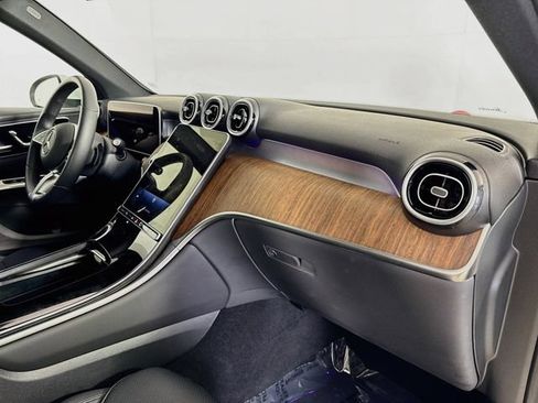 Used 2025 Mercedes-Benz GLC 300 4MATIC image 28