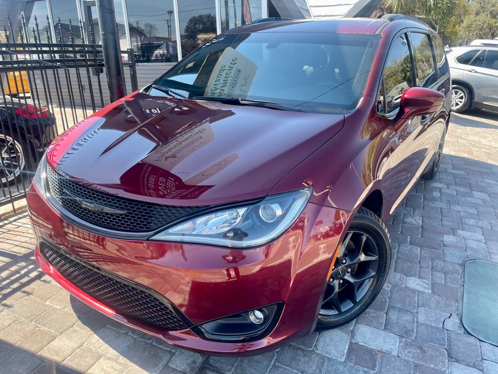 Used 2018 Chrysler Pacifica Touring-L w/ Premium Audio Group FWD image 1