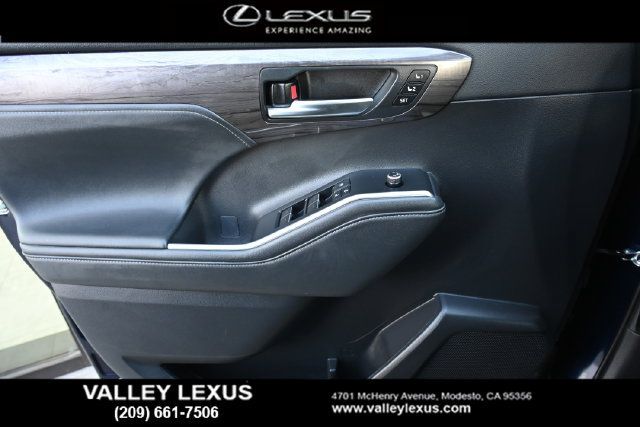 Used 2021 Toyota Highlander Platinum AWD/4WD image 12