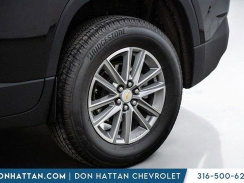 Used 2023 Chevrolet Traverse LT image 36
