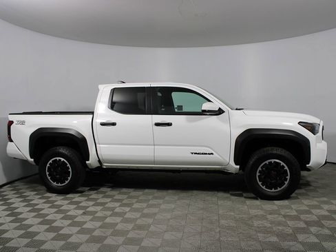 Used 2024 Toyota Tacoma TRD Off-Road image 39