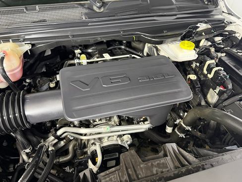 Used 2025 RAM 1500 Big Horn AWD/4WD image 32