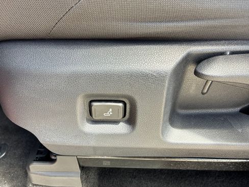 Used 2026 Toyota Tacoma SR5 AWD/4WD image 17