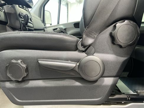 Used 2013 Mercedes-Benz Sprinter 2500 image 12