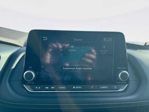Used 2023 Nissan Rogue S FWD image 18