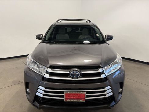 Used 2017 Toyota Highlander XLE AWD/4WD image 8