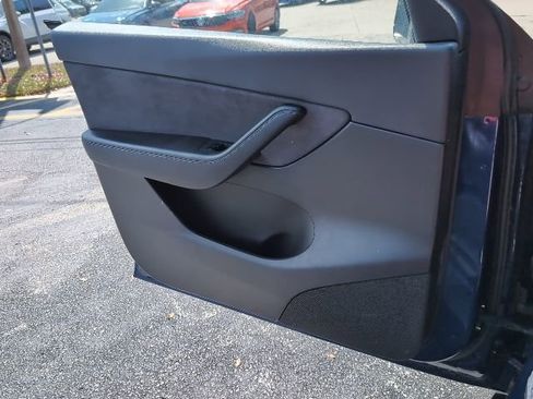 Used 2021 Tesla Model Y Long Range image 18