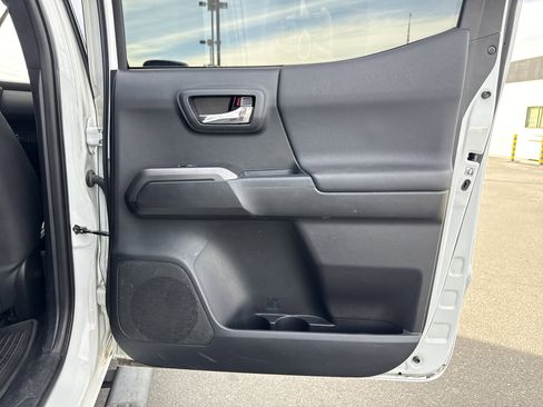 Used 2017 Toyota Tacoma TRD Sport w/ Premium & Technology Package image 37